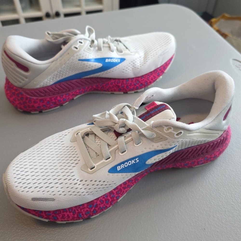 Brooks Adrenaneline GTS 22 Women's Running Shoes Size 9